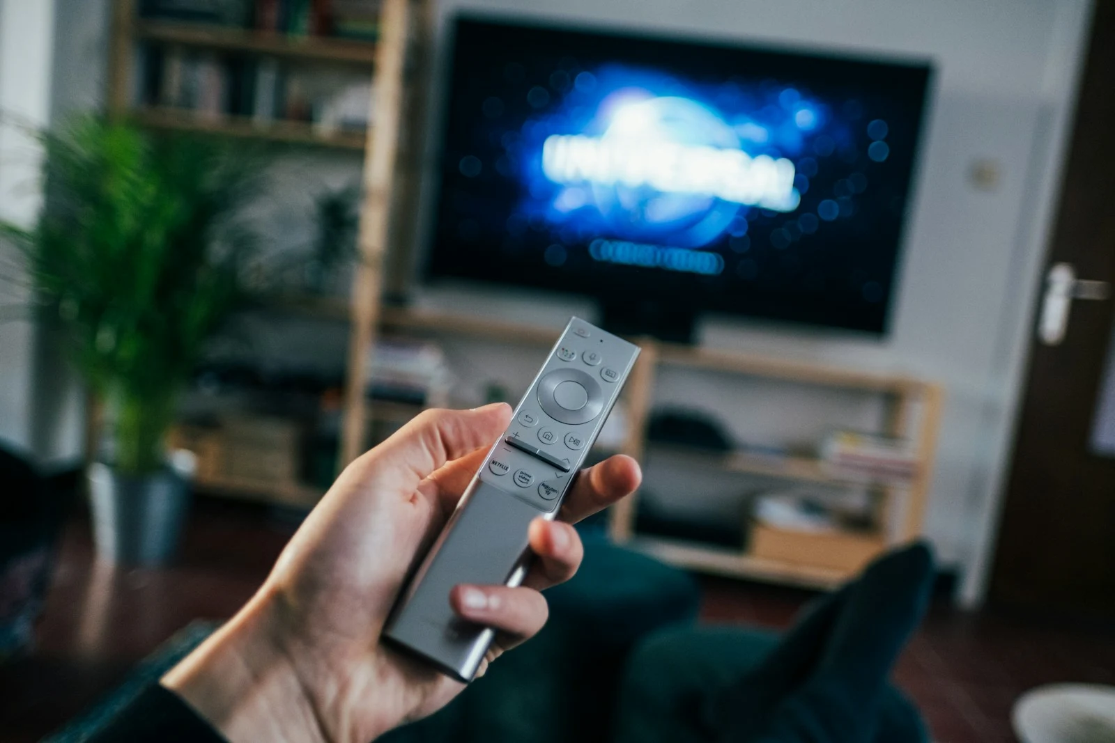 IPTV kurulum — evde Smart TV ve kumanda
